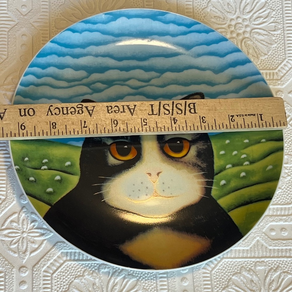 Dept 56 Martin Leman Priscilla Cat Collector Plate Japan Tuxedo Cat Folk Art 9" - Picture 4 of 4